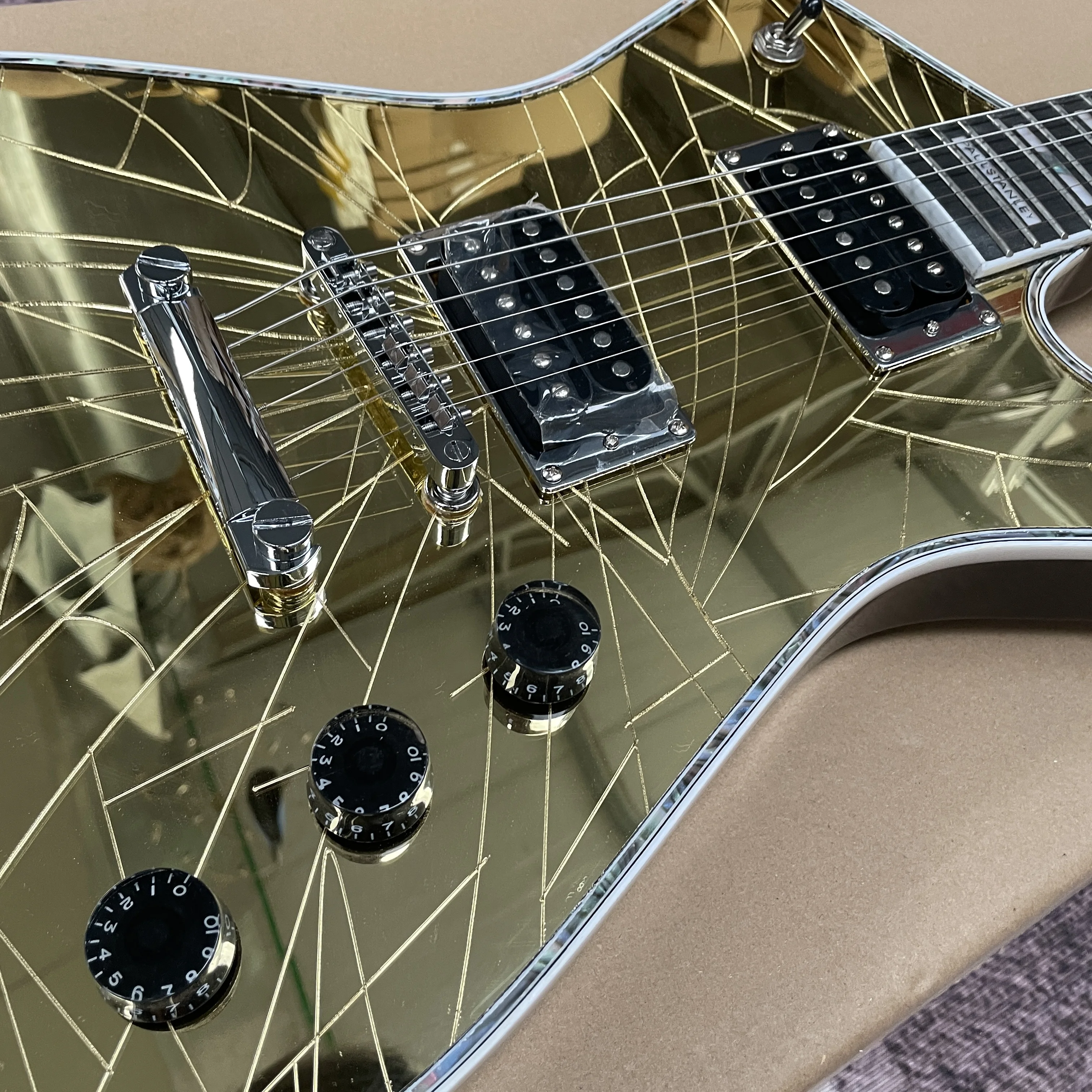 New six-string electric guitar with mahogany body,three-knob independent control circuit guitars,luxurious and stylish guitarra