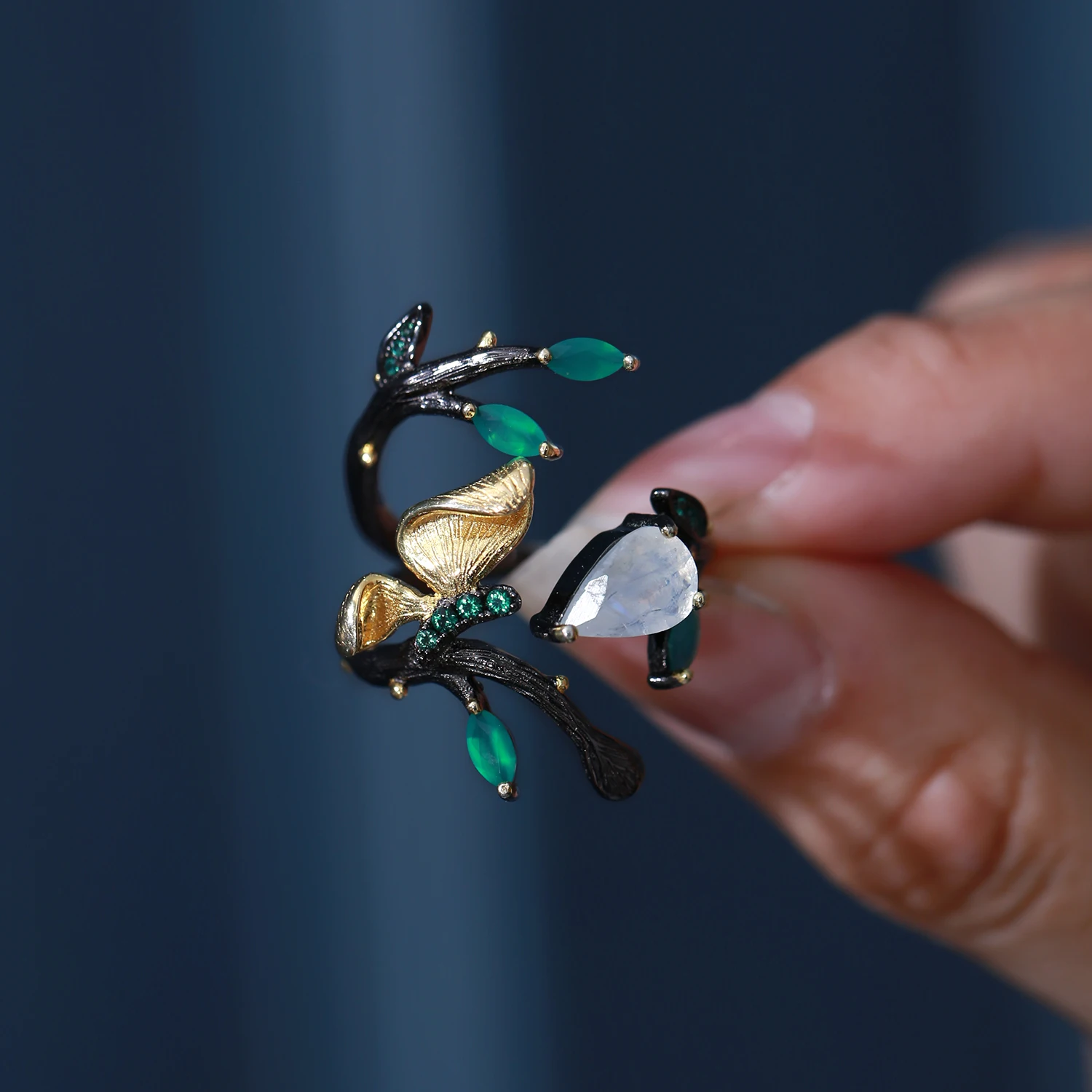 gem's-ballet-bague-ouverte-reglable-en-argent-sterling-925-avec-pierre-de-lune-bleue-laiteuse-monarch-pierre-de-naissance-de-juin-faite-a-la-main-cadeau-pour-elle