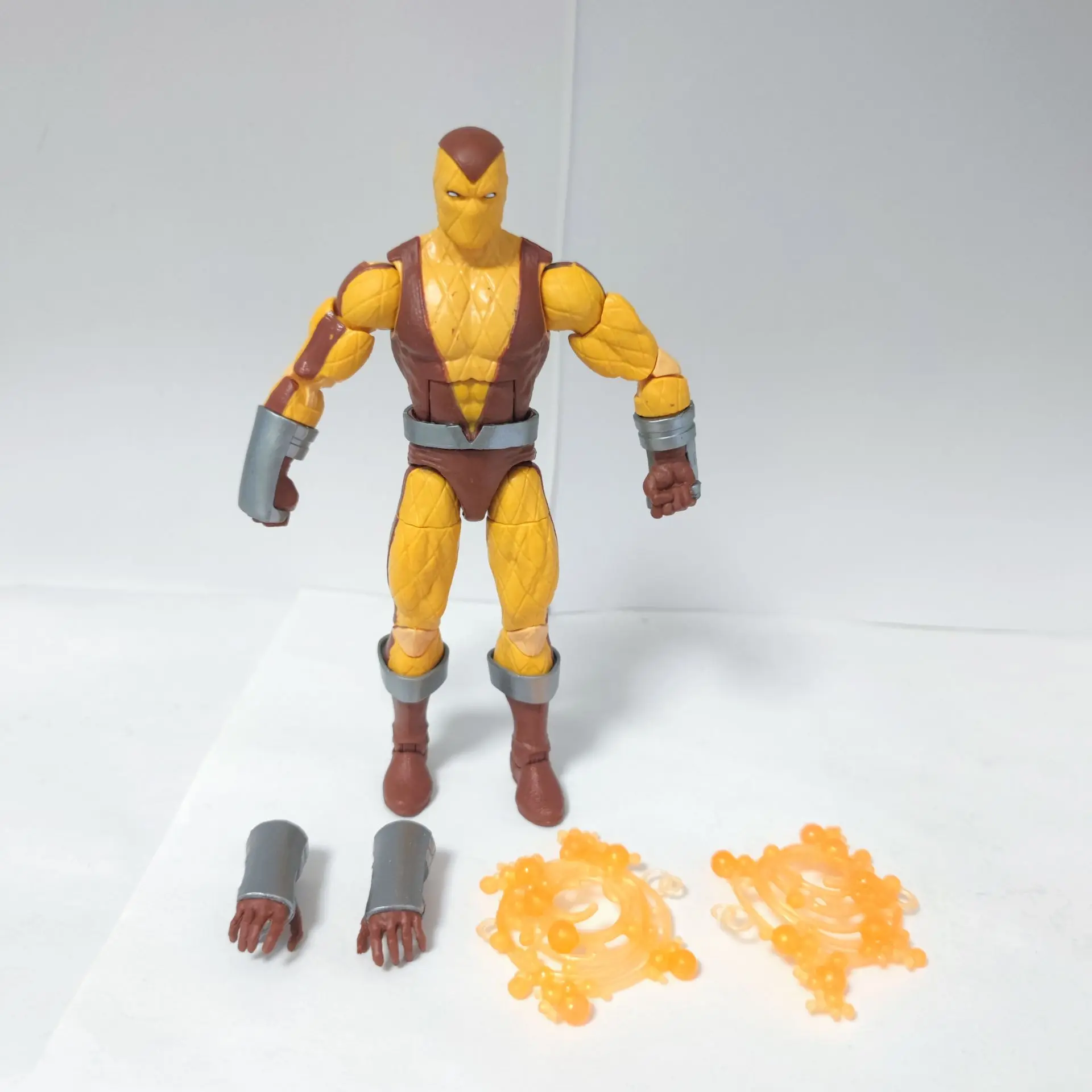 Figura de acción suelta de 6 pulgadas Marvel Legends Vintage Retro Shocker con cuerpo incompleto y defectuoso