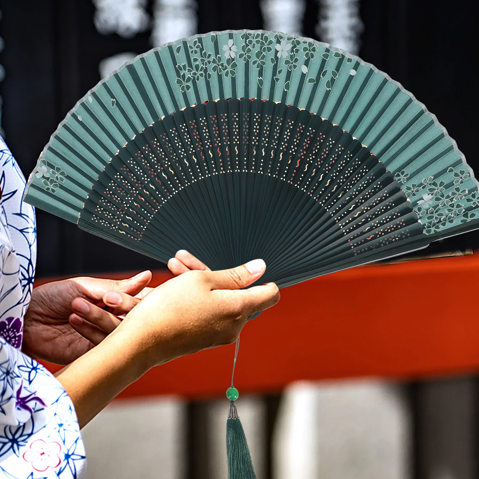 

Bamboo Folding Hand Fan Vintage Retro Decorative Tassel Chinese Fan for Performance Party Gift Home Decoration Prop