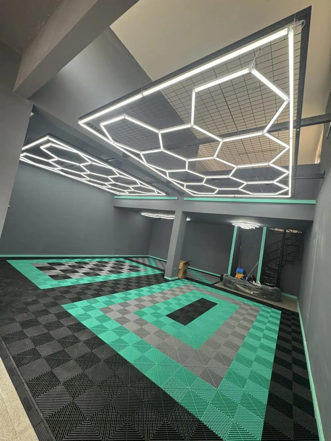 

Modular Floor Tiles Anti Slip PVC Plastic Flooring Mats Interlocking Garage Floor Tiles