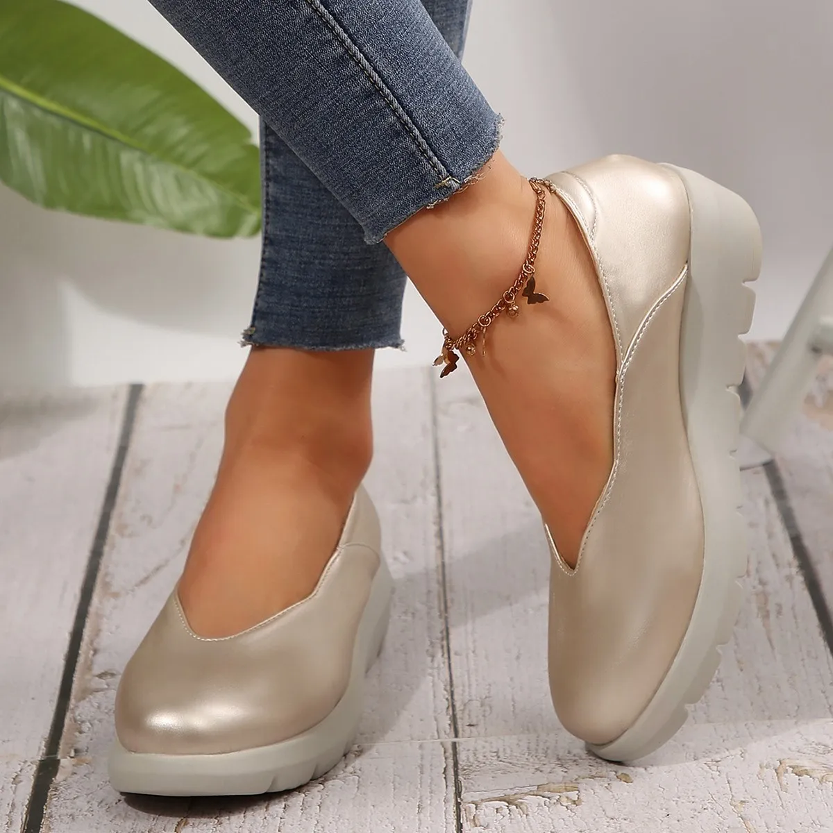 Golden Shallow Mouth Retro Lightweight Grandma Shoes Women with A Casual and Soft Mid Heel, Slip-On Lofafers Plus Size42