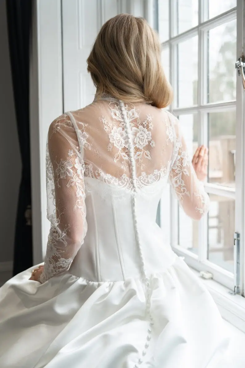 Customized Lace Wedding Boleros Wrap Long Sleeves High Neck with Buttons Back Bride Jacket Bridal Capes