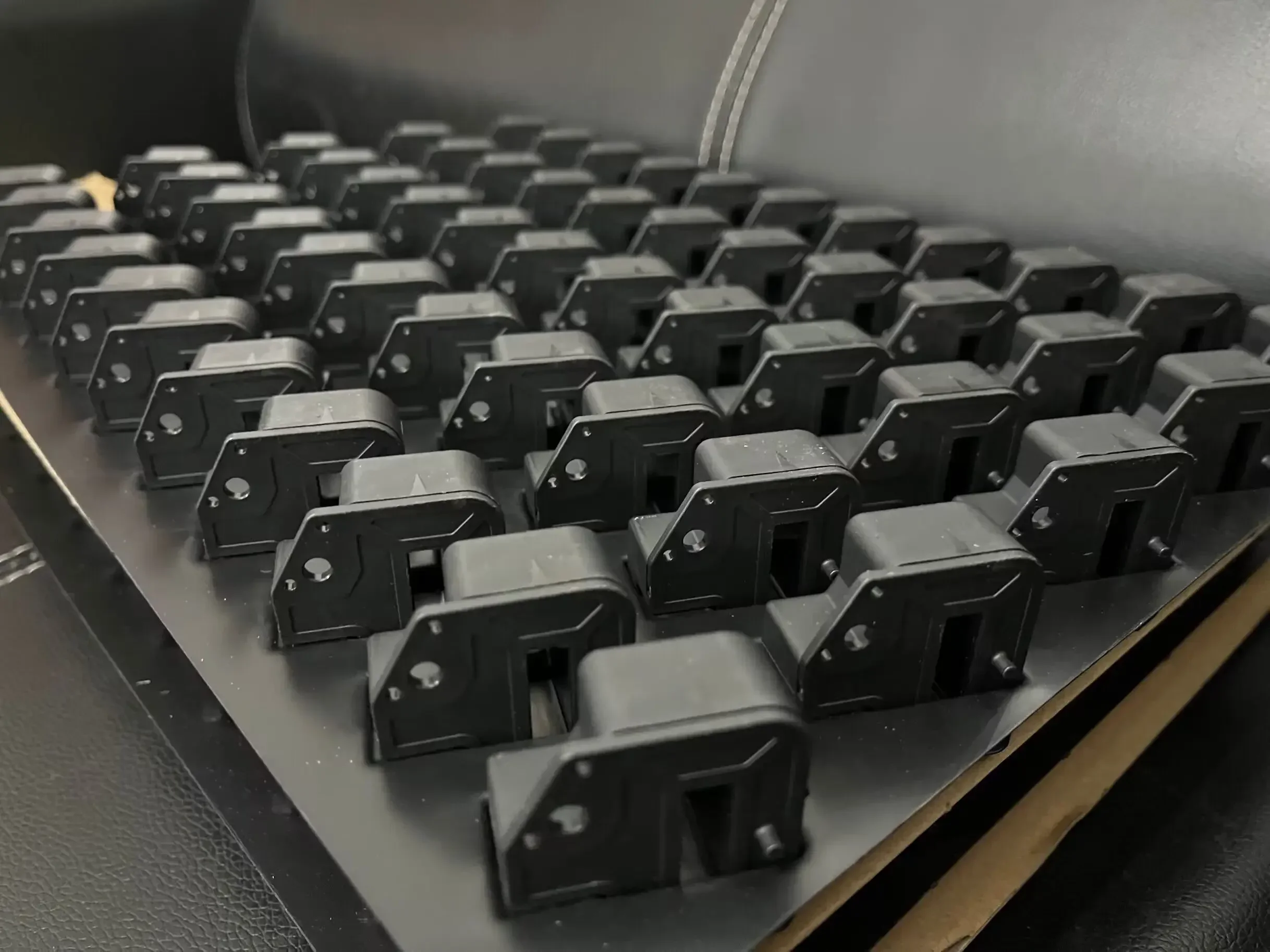 Komponen elektronik TGA2512-2-SM