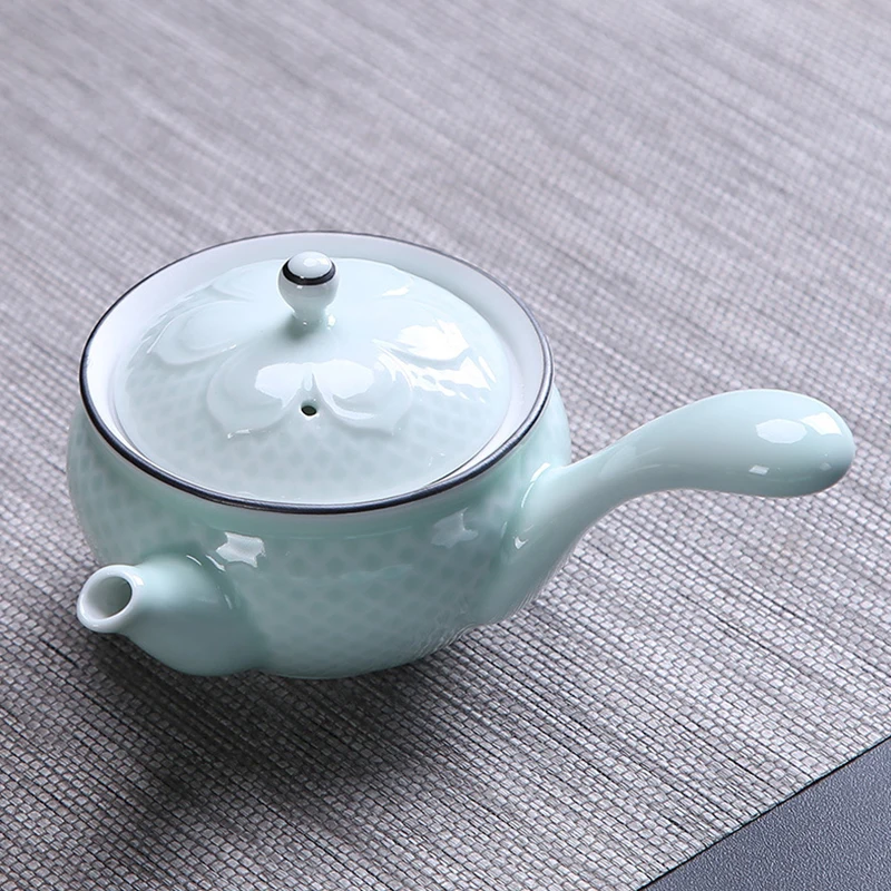 High-end Chinese Tea Set Jingdezhen Ceramic Tea Set Set Blue and White Porcelain Relief Teapot TeaCup Kung Fu Tea Set Gift Suit