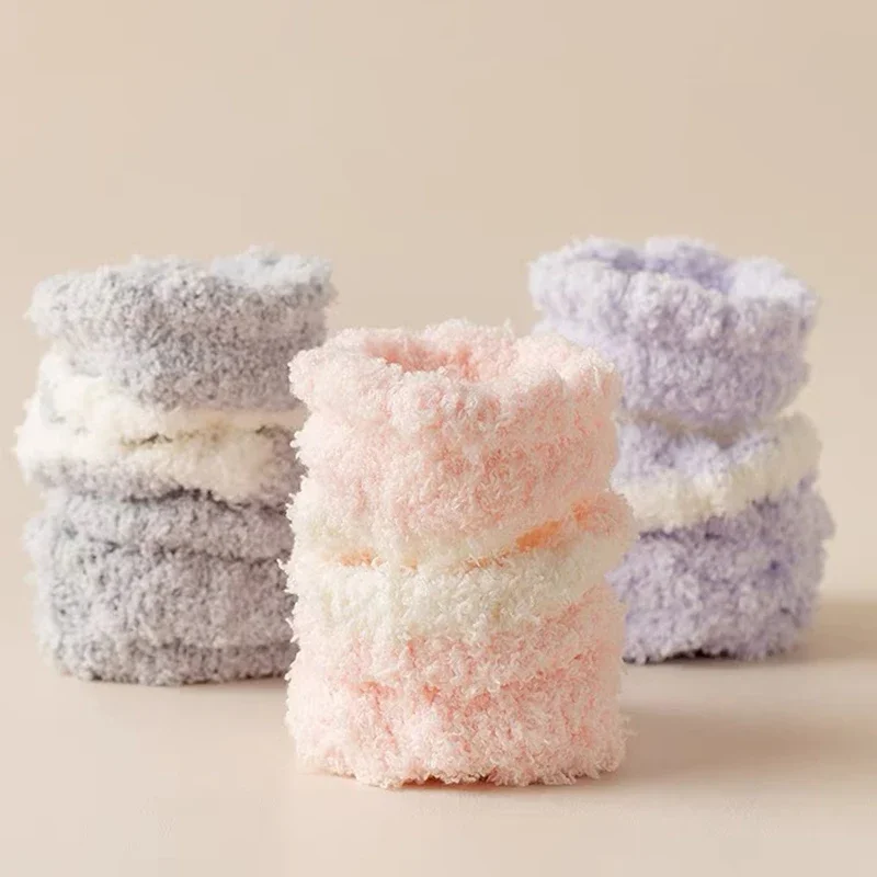 4 أزواج النساء شبشب رجالي الجوارب الطابق الأزواج المرجان المخملية أفخم شتاء دافئ سميكة الحرارية عيد الميلاد منتصف أنبوب النوم الجوارب