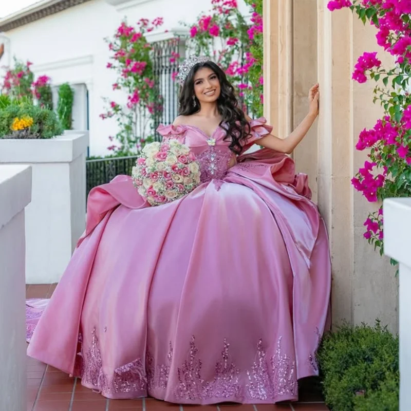 Robe Quinceanera en Satin rose, épaules dénudées, dentelle superposée, décalcomanies à paillettes, longue queue, nœud, robes de 15 Quinceanera ﻿ Personnaliser