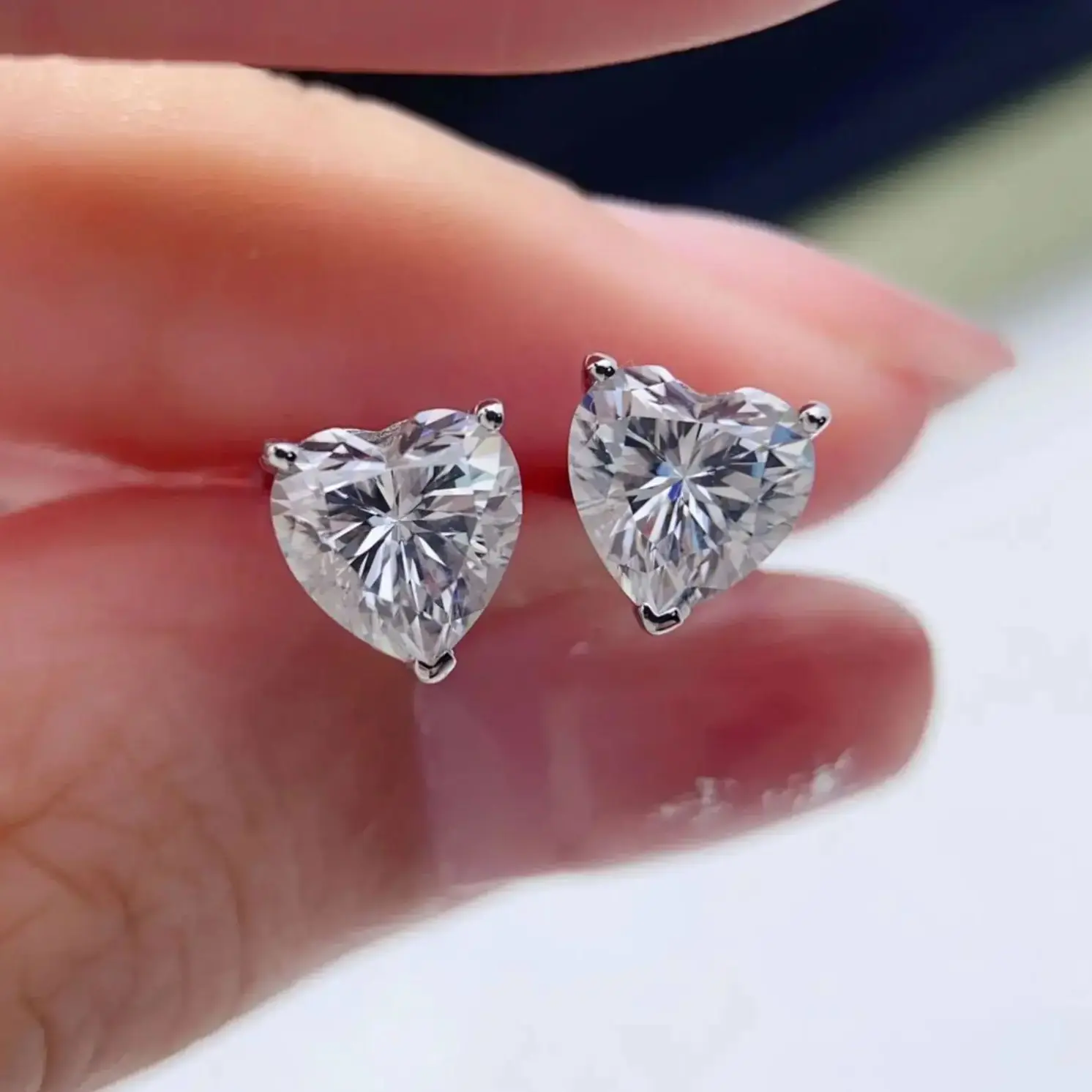 JoyceJelly Female 2CT 4CT Heart-shaped Moissanite Diamond Earrings Simple S925 Sterling Silver Plated With Pt950 Gold Ear Studs