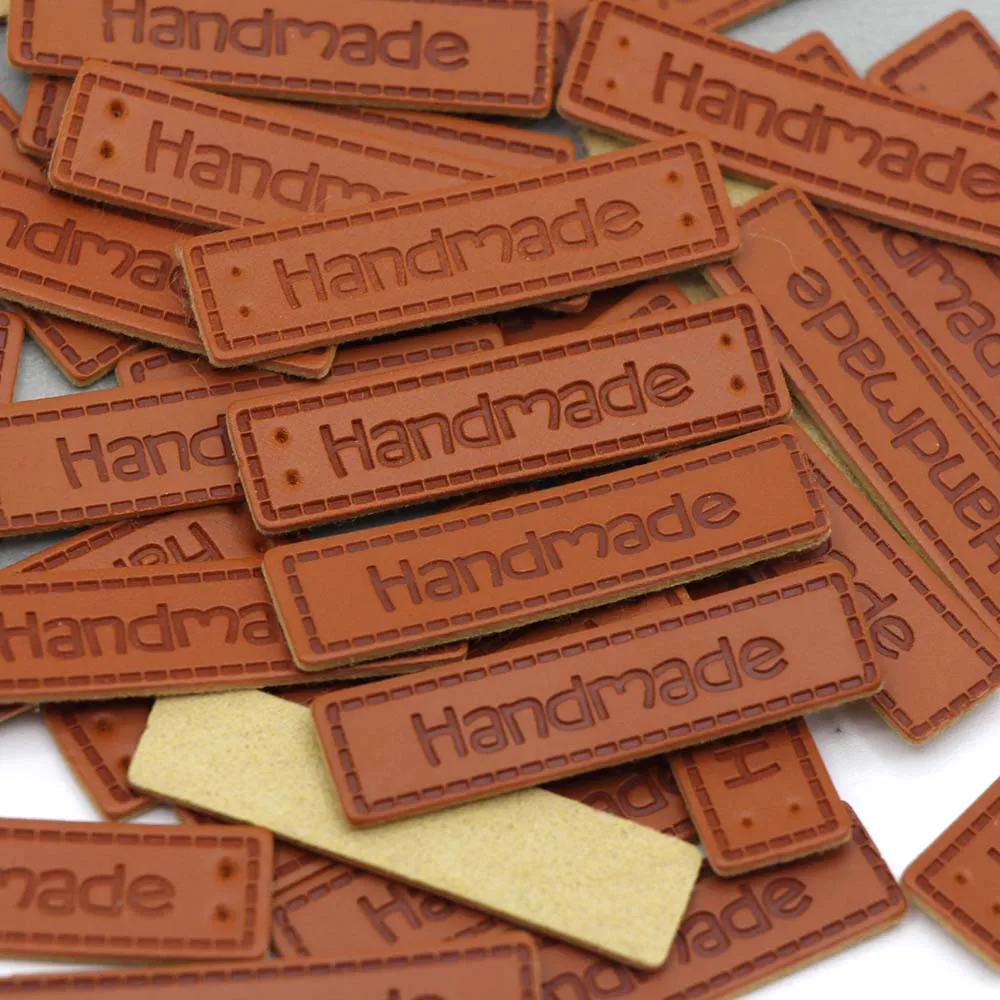 50Pcs Brown Handmade Label Hand Made PU Leather Labels Tags For Handmade Labels For Clothing Hats Bags Sew Accessories 40x11MM