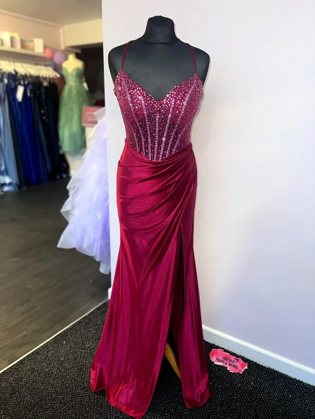 

Glamorous Burgundy Evening Dresses Glitter Beads Sleeveless Satin Prom Gowns High Split Customized Special Occasion Dress