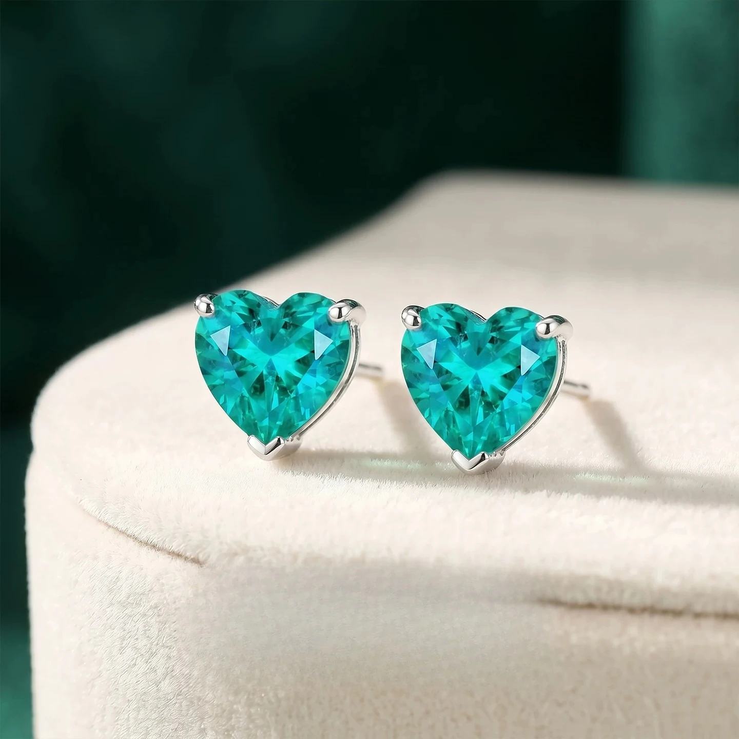 

S925 Silver Ear Nail Paraiba Color 6 * 6mm Heart Shaped Zircon Inlaid Fashion Love Women's Jewelry