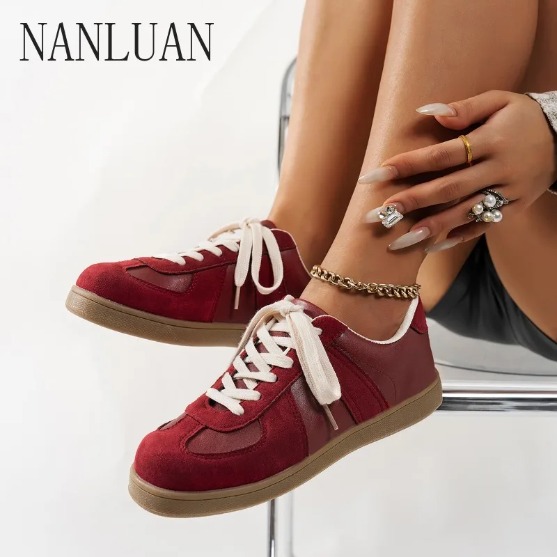 

2024 Boutique Autumn Fashionable Shoes Comfortable Thick-soled Low-top Casual Women's Shoes High-quality Lace-up Trendy Shoes