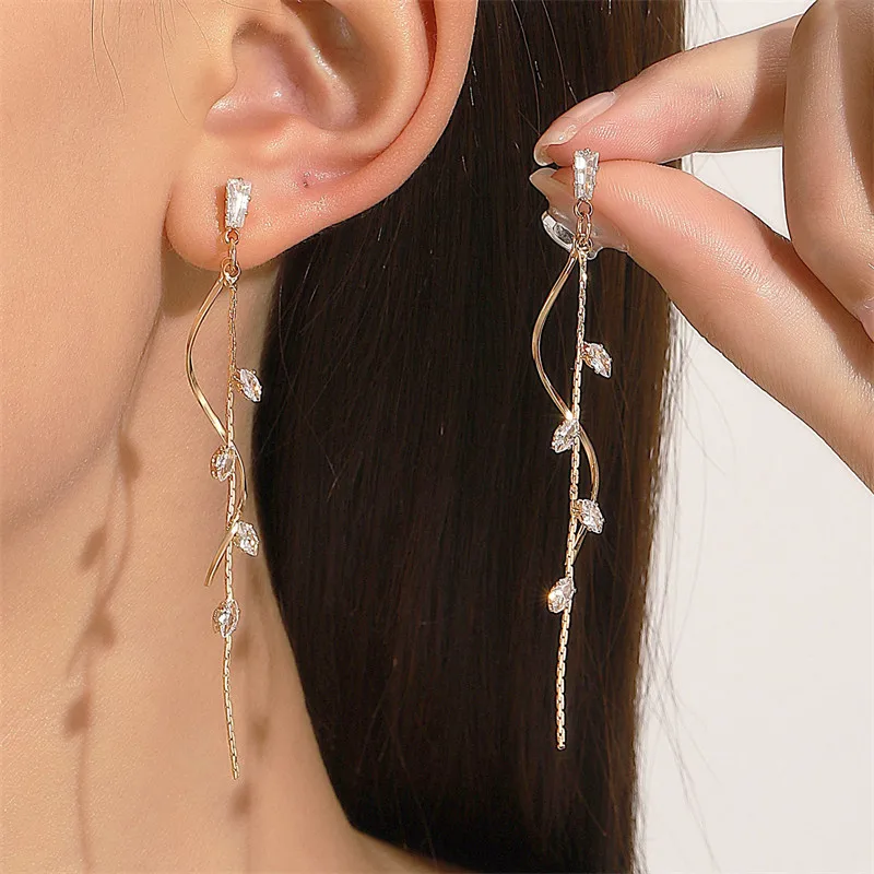 Korean Fashion Long Crystal Tassel Earrings For Women Jewelry 2024 Trending New Luxury Zircon Rotating Twisted Women\'s Earrings