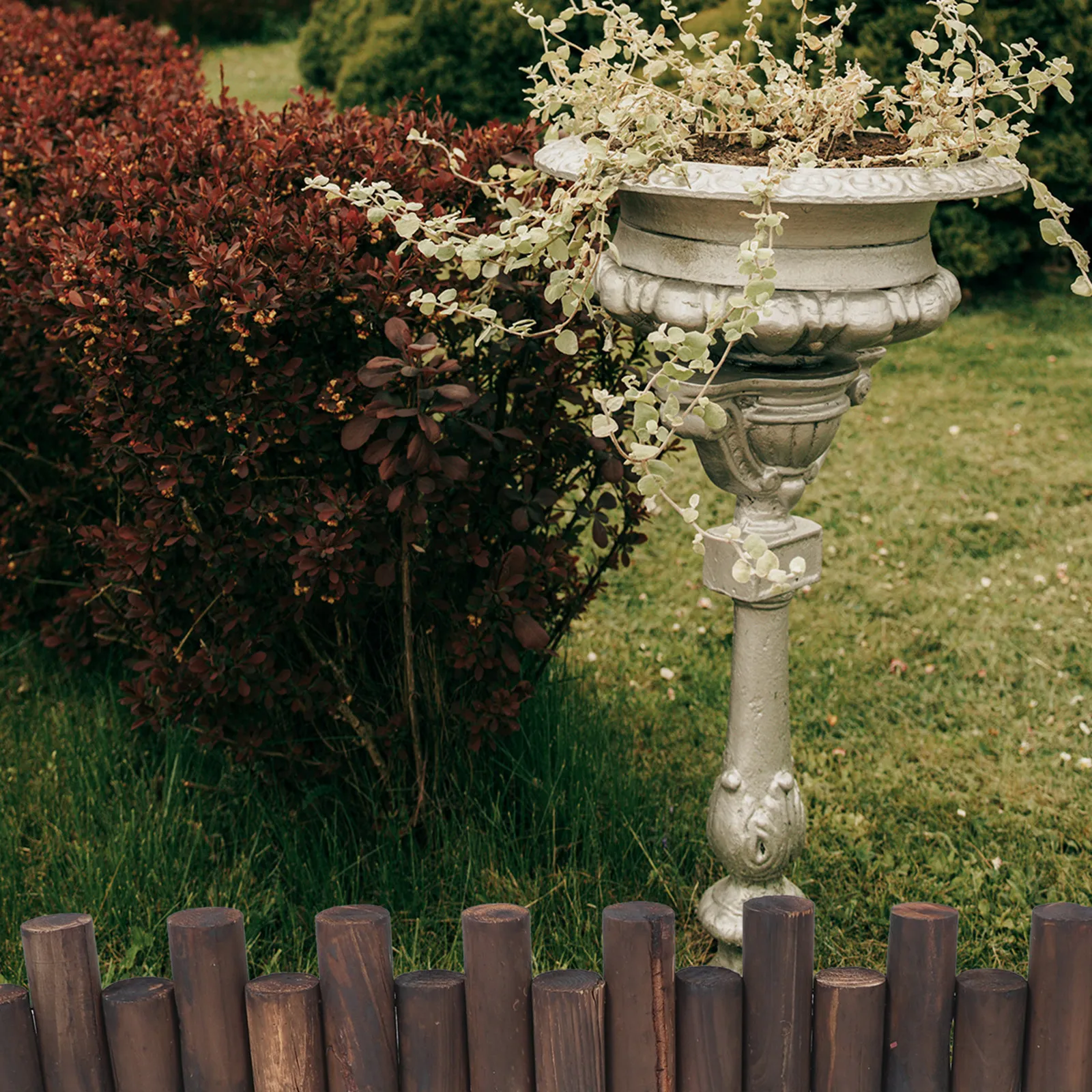 

Outdoor Carbonized Wood Garden Fence Decorative Border Landscape Yard Partition Panel Garden Edge Fence Border