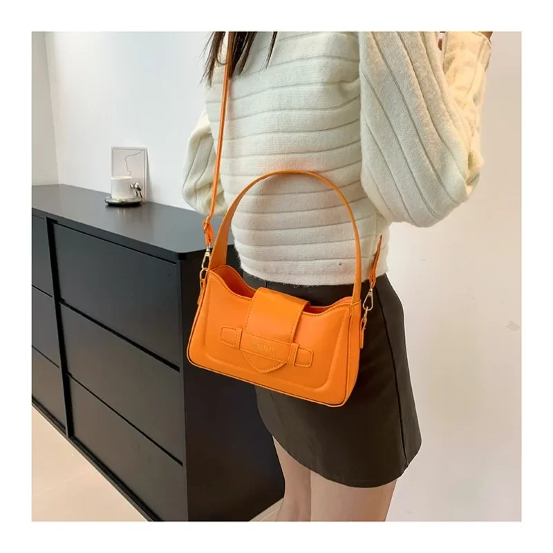 

B Underarm Shoulder Bag for Women's Winter New Commuter Shoulder Bag Small Crowd Design Sense Simple Personalized Crossbody Bag