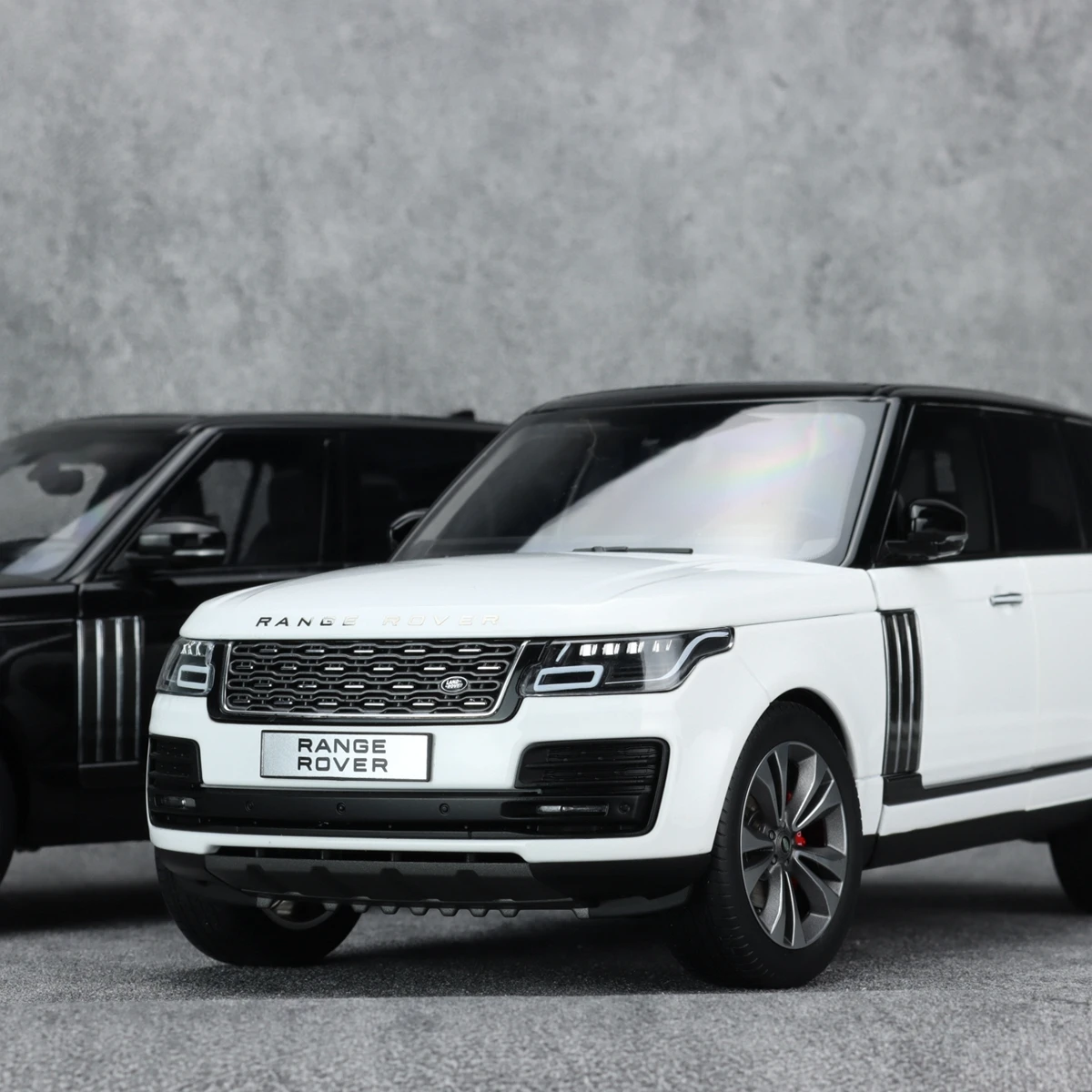 In Magazzino Nuovo 1:18 LCD Range Rover SVA Executive 2020 Modello di Auto Pressofuso In Lega Modello Camera Ornamenti Giocattoli Da Collezione Regali