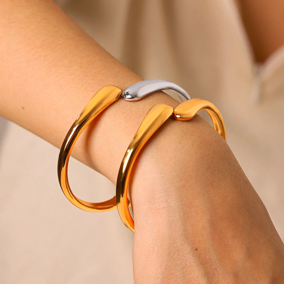 

Chunky Teardrop Spring Hinged Cuff Bangle 18K Gold Plated Stainless Steel For Women Two Tone Adjustable Daily Party Gift Jewelry