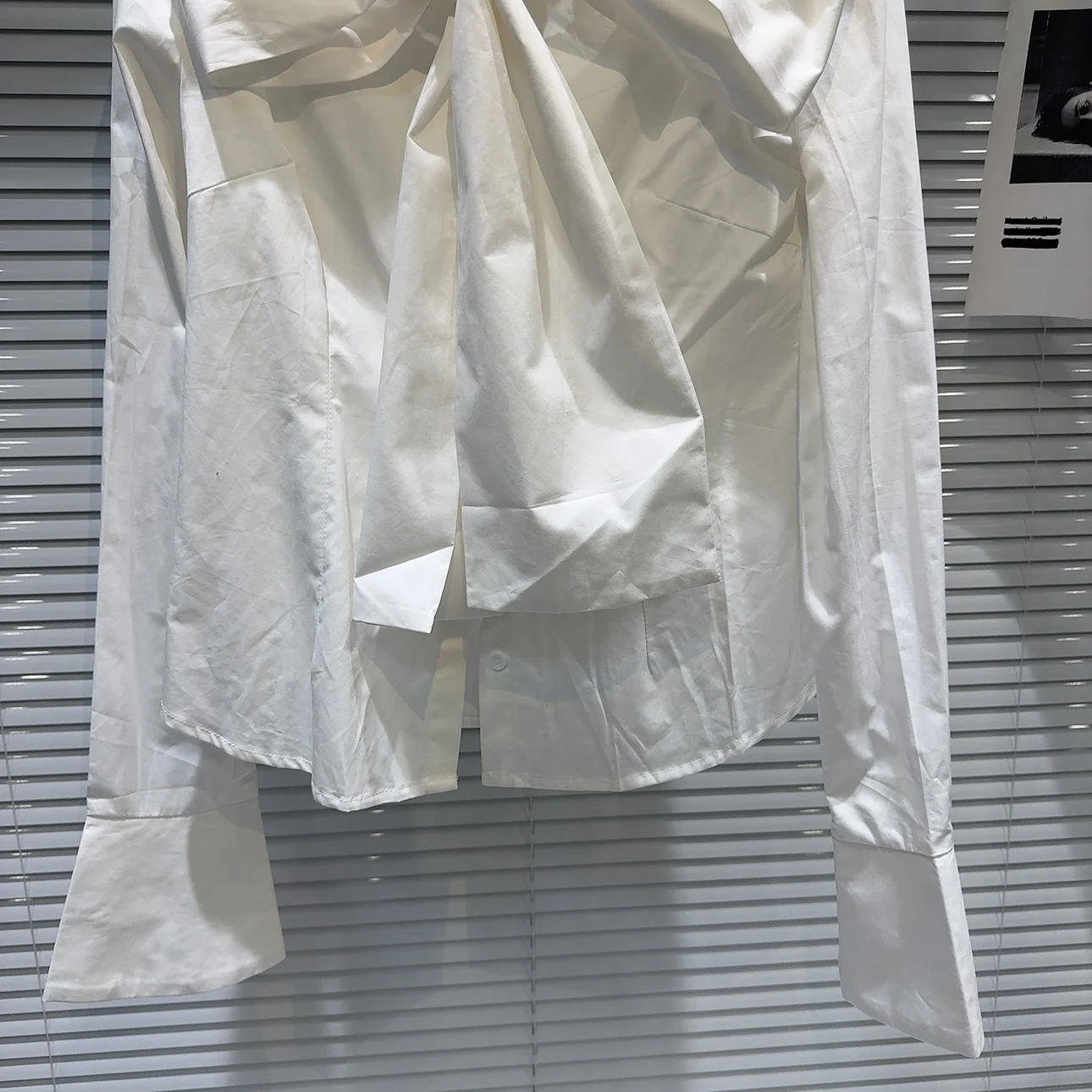 เสื้อผู้หญิงทรงตรง แขนยาว สไตล์ฝรั่งเศส ผ้าระบายอากาศ ดีไซน์ผูกโบว์สีพื้น เรียบหรู ดูอ่อนเยาว์