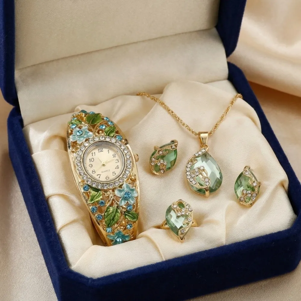 

Наручные часы с круглым циферблатом, цветочным узором и бабочками, ретро-кварцевый механизм, браслет со стразами, комплект: часы и браслет с цветочным узором