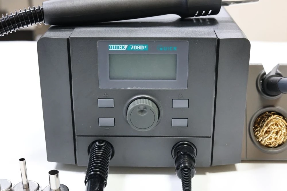 

Quick 709D+ Hot Air Desoldering Station for Desoldering of Computer Motherboard Chips and Graphics Card Chips