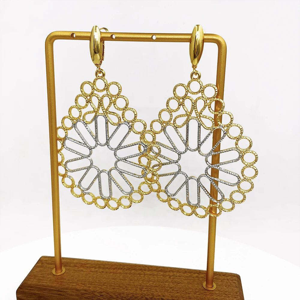 GZJPEI Ausgehöhlte Große Tropfenohrringe Zweifarbige Geometrische Hängeohrringe für Damen Mode Party Schmuck Geschenk 2026 Neu Trendig – Detail 3