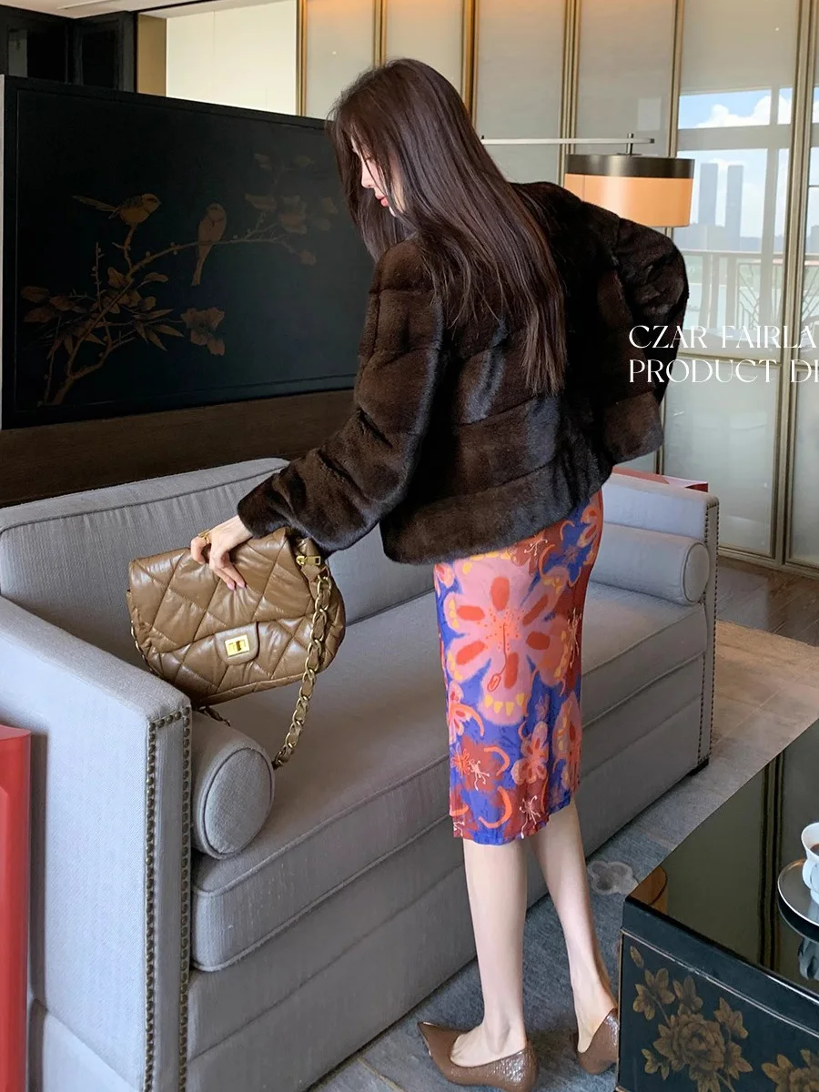 HDHOHR 2025 جديد 100% معطف فرو المنك الحقيقي المرأة موضة الأساسية الطبيعية فرو المنك سترات دافئة قصيرة رويال معطف الشتاء الأزرق