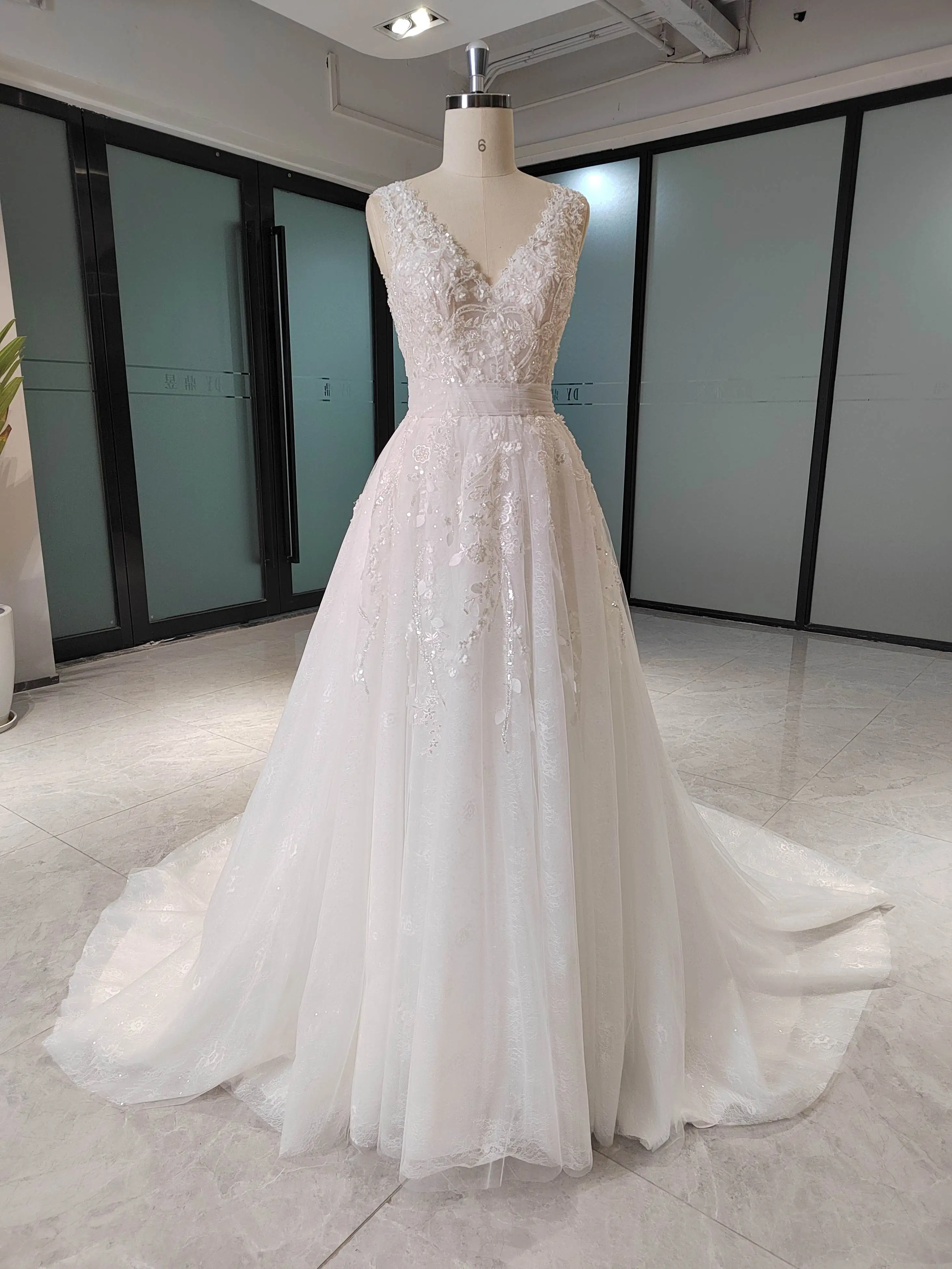 V-neck Sleeveless Sash Wedding Dress Lace Sequined Bridal Wedding Dress Small Train A-line Wedding Dress