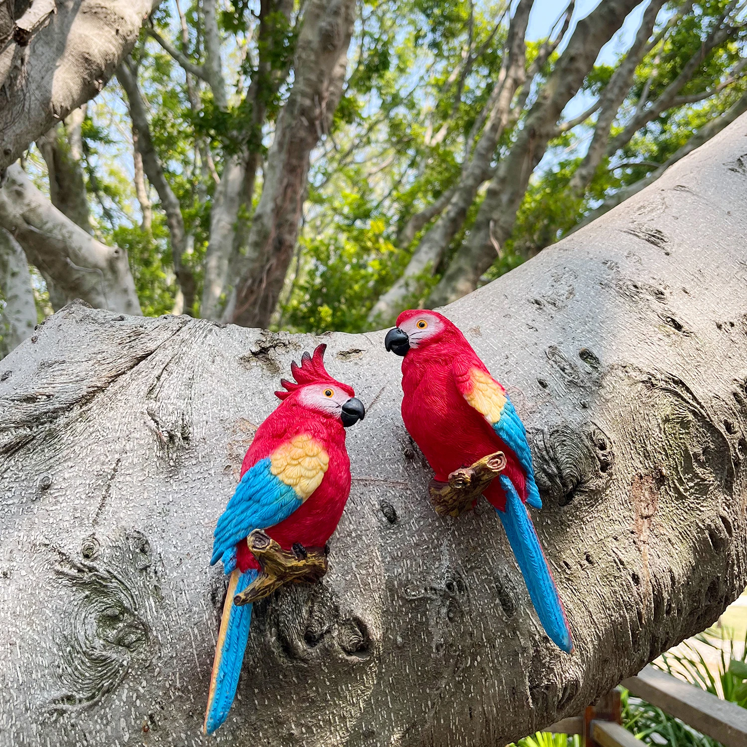 

Vivid Red Macaw Couple Resin Figurines - Wall/Tree Mounted Outdoor Decor, Cute Bird Sculptures for Patio Balcony & Home