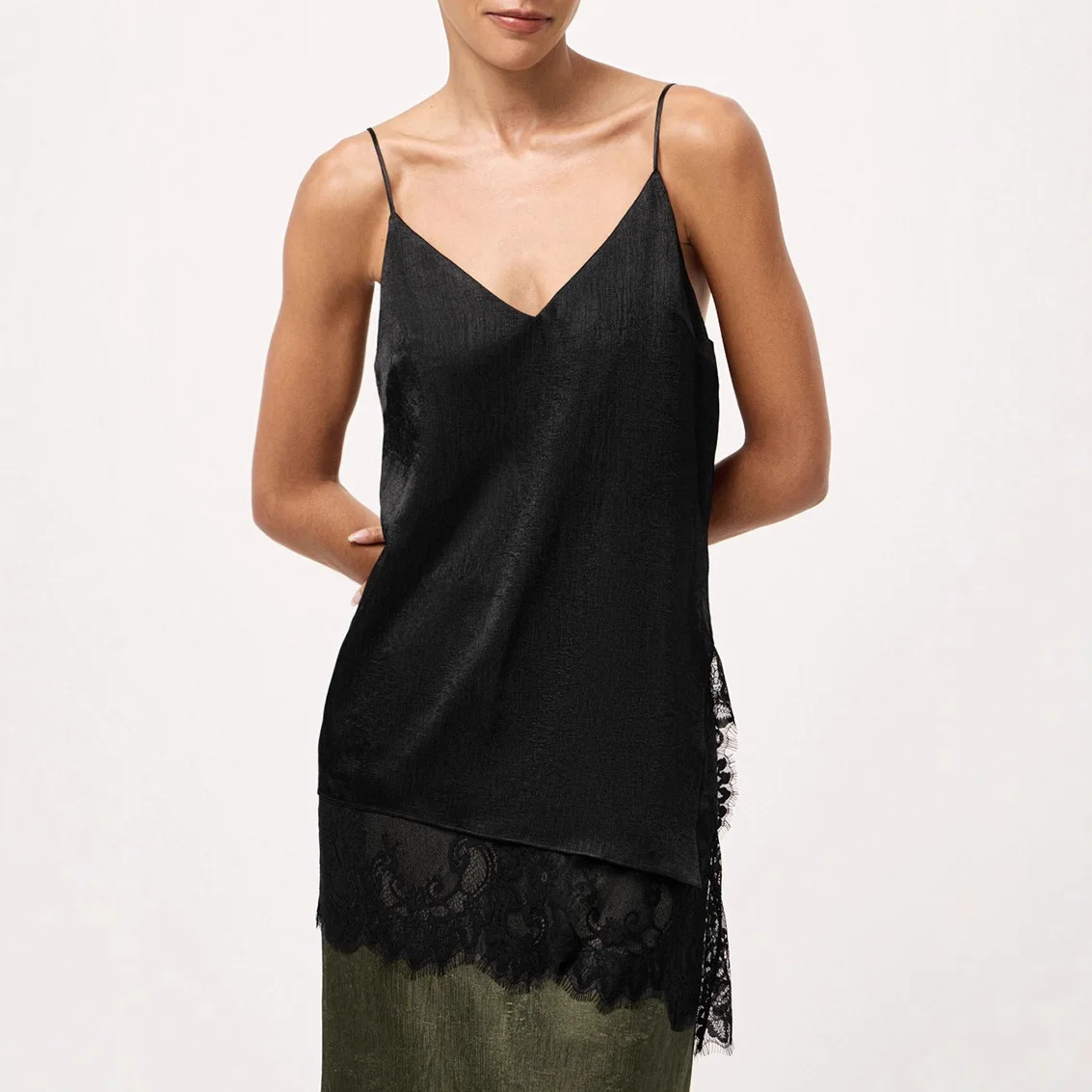 Autumn and Winter New V-neck Lace Patchwork Camisole Vest with Women's Design Sense, Temperament and Fashion Top