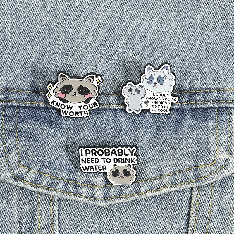 Waschbär-Emaille-Anstecknadeln „Know Your Worth“-Brosche „I Probably Need Drink Water“-Abzeichen, niedlicher Tier-Cartoon-Schmuck, Geschenk für Kinder und Freunde