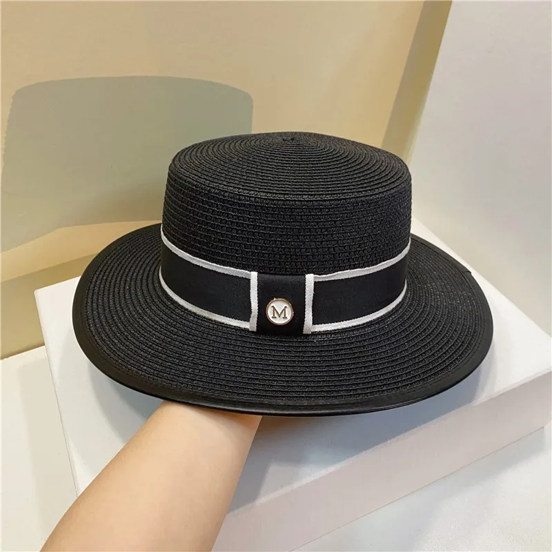 

A fashionable women's hat with brim versatile flat-topped top and wide-brimmed for outings