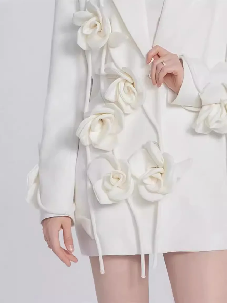 Chaqueta blanca con diseño de flores en 3D para mujer, abrigo elegante de manga larga con botonadura única y solapa, F817, otoño e invierno, 2024