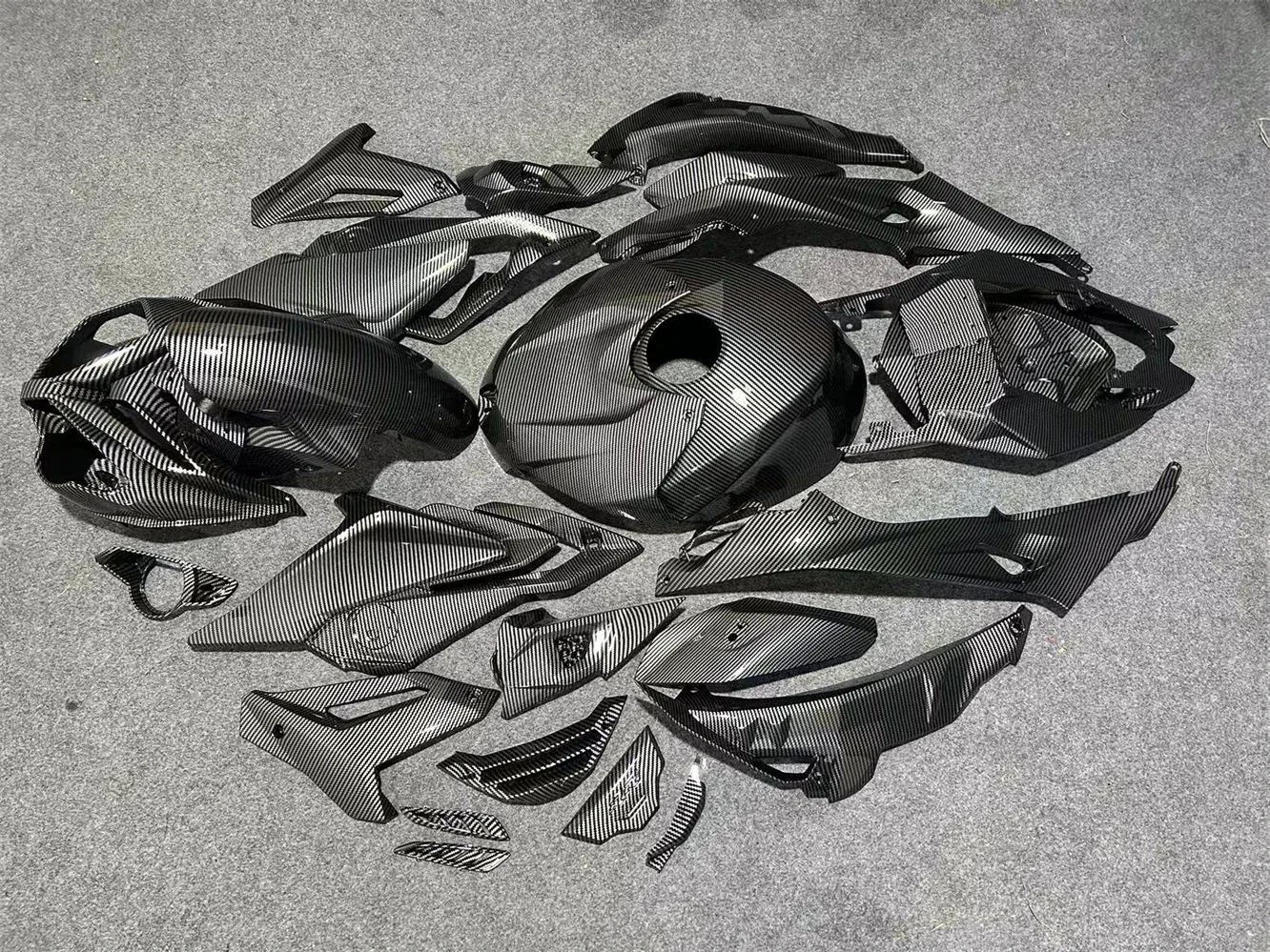 The new ABS fairing is suitable for the motorcycle S1000R 2017 2018 2019 and 2020 body kit Settings with carbon fiber paint