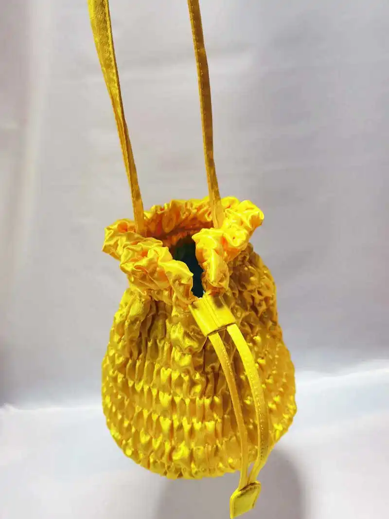 trendy-design-women's-buet-bag-oulder-handbag-commuting-underarm-bag-dstring-sle-faionable-korean-sle-leather