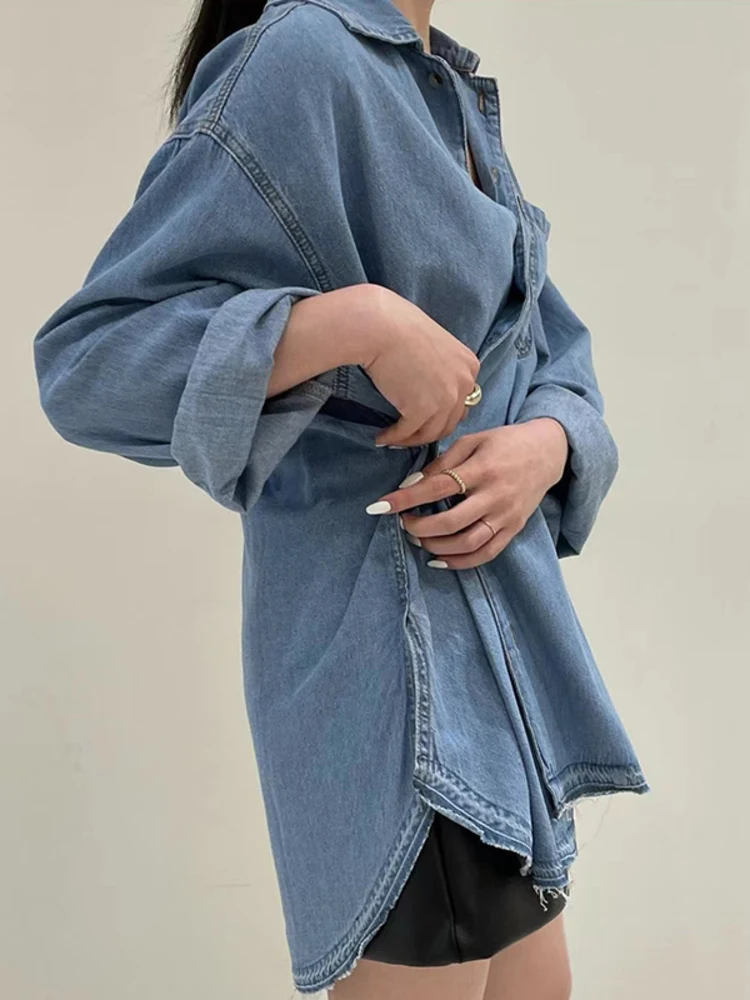 [EWQ] Korean Chic Big Size Blouse Long Sleeves With Side Buttons Autumn 2024 Trendy All-match Women\'s Tops Blue Denim Shirt Y303