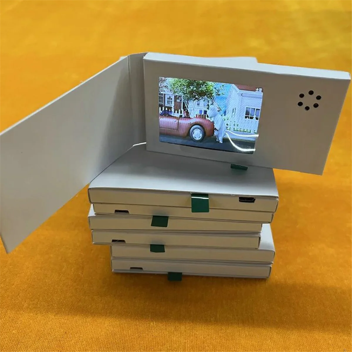 

A35I 2.4inch Birthday White Video Book Card 128MB Lcd Invitation Gift Music Greeting Card Upload Video Lcd Greeting Card