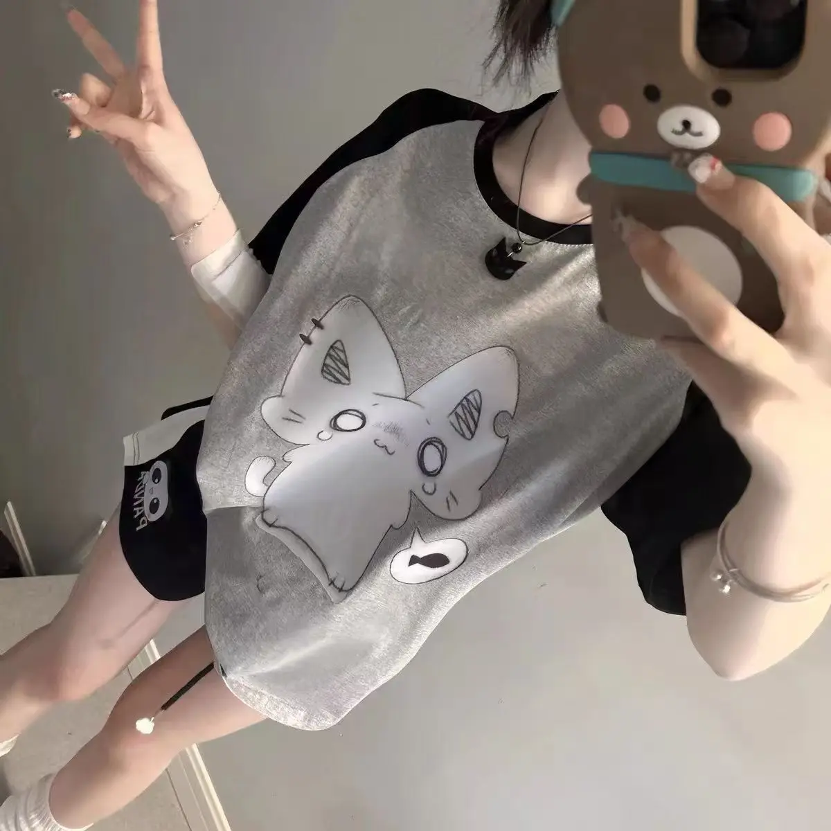 Japanese Subculture Cartoon Cat Print T-shirt Harajuku Loose Stitching Sleeve T shirts Grey Kawaii Tees Oversize Casual Chic Top