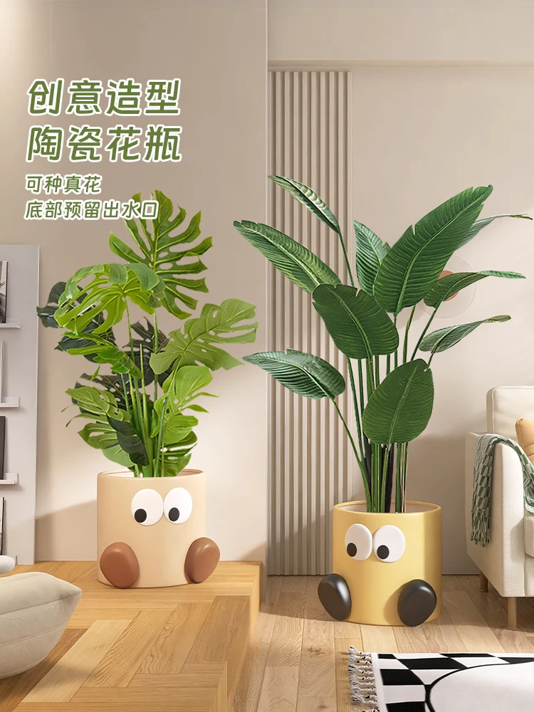 Living room floor-to-ceiling vase ornaments potted home decorations next to TV cabinet simulation green plants