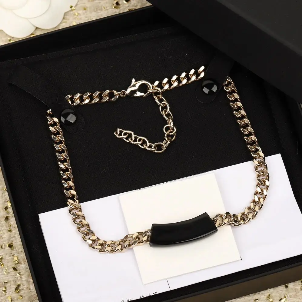 

Europe Designer Brand Black Acrylic Crystal Classic Letter Necklace Choker Woman Charm Jewelry Trend