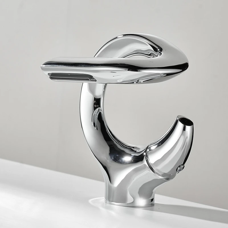 

Новый дизайн смесителя для раковины, латунная раковина для ванной комнаты, водопад, смеситель для горячей и холодной воды, кран с одной ручкой, хромированный черный смеситель