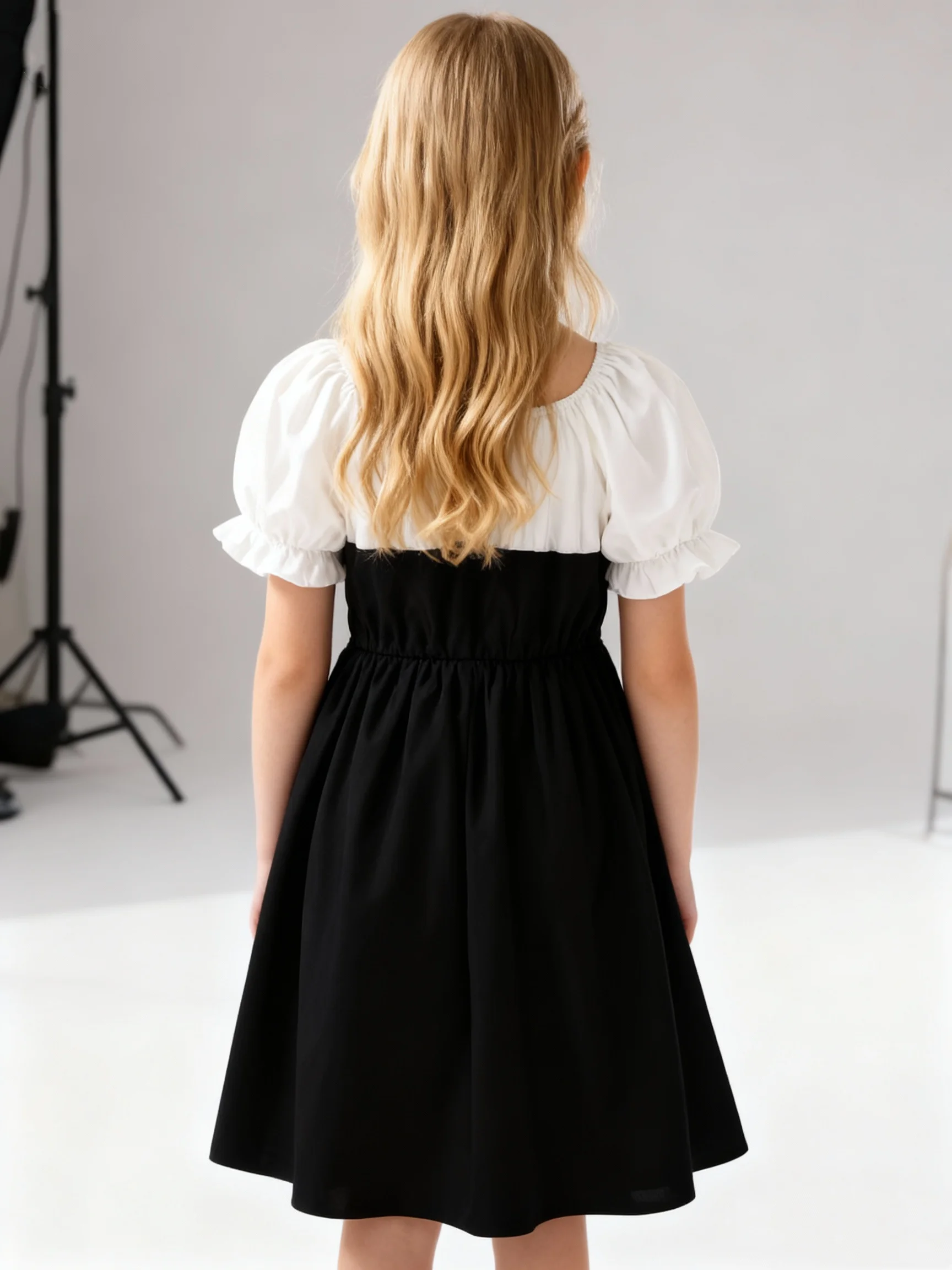 فستان صيفي للفتيات برقبة مربعة وأكمام فقاعية بلون سادة مع حزام الخصر والتخسيس