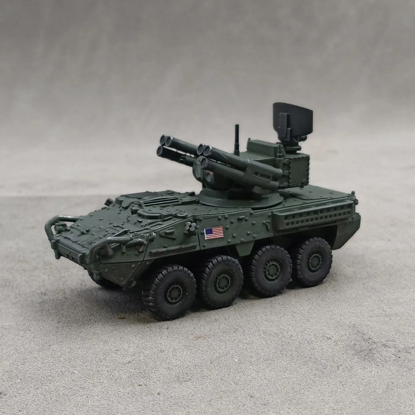 

Масштабная модель 1/72 M-SHORAD (США) с ручной росписью, готовая к выставке, декоративное украшение.