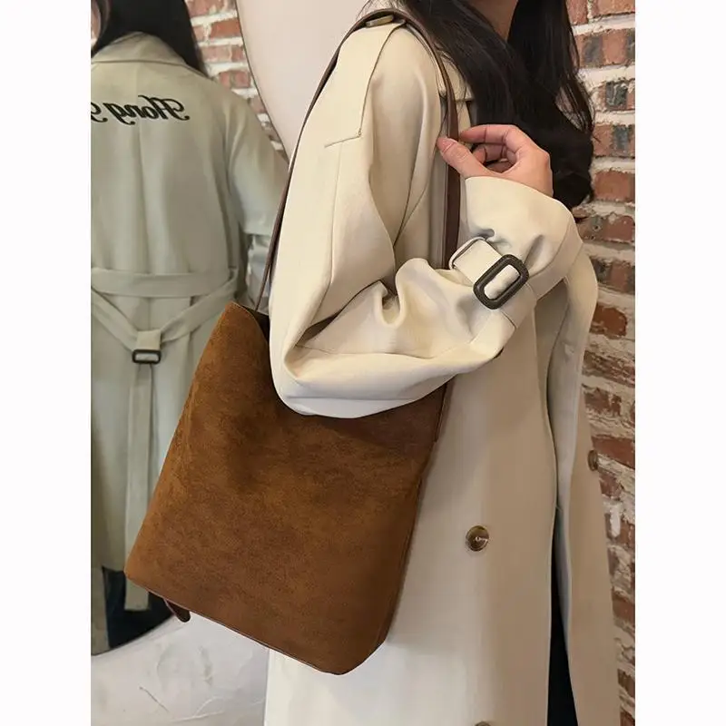 

Замшевая сумка-мешок, большая вместительная модная ретро-матовая сумка-тоут с леопардовым принтом на одно плечо для осенне-зимней повседневной простой...