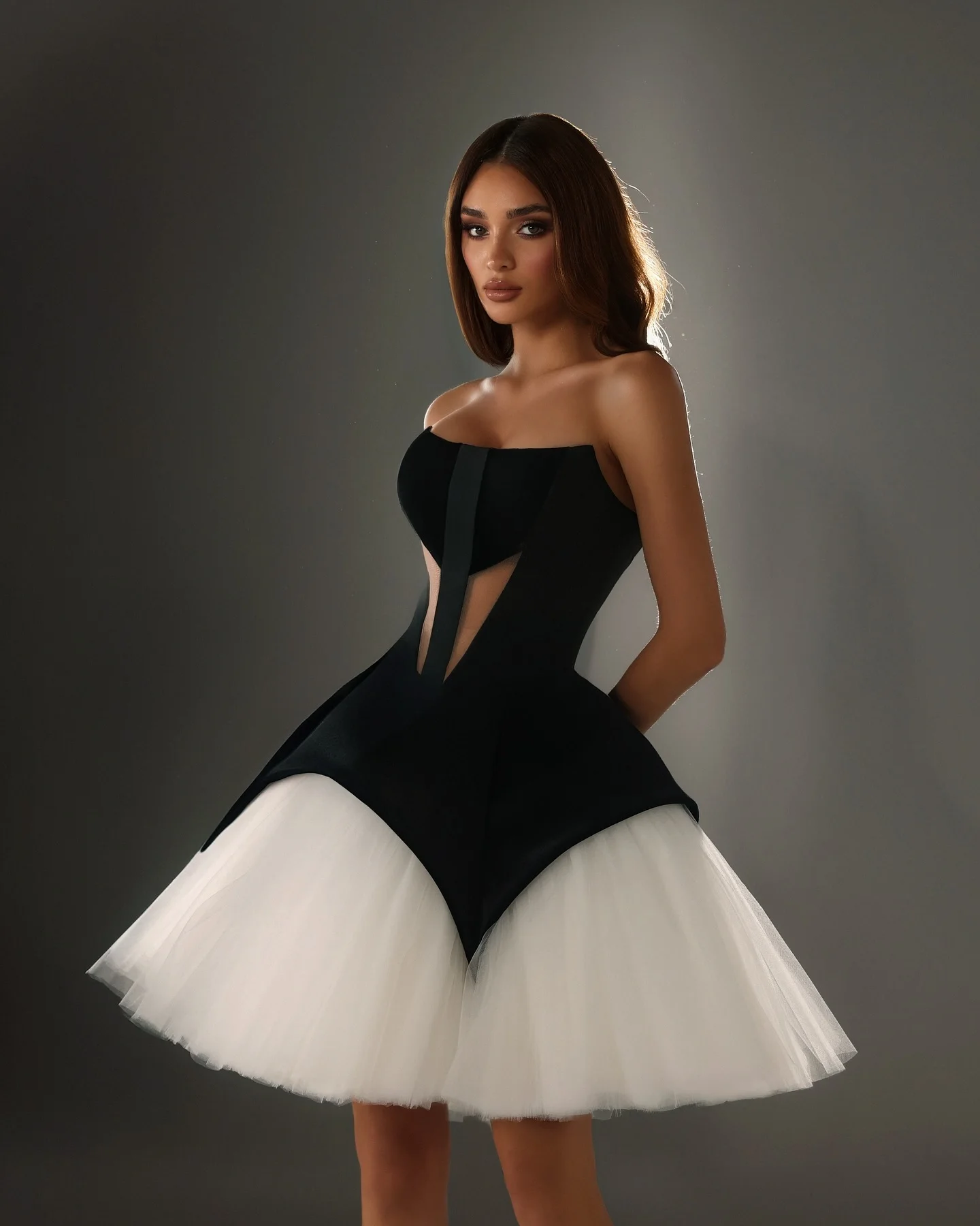 Vestidos de festa de baile curtos de veludo preto da moda com saia de tule branco 2025 فسات -.ṁVestido curto de casamento recortado em 2 cores
