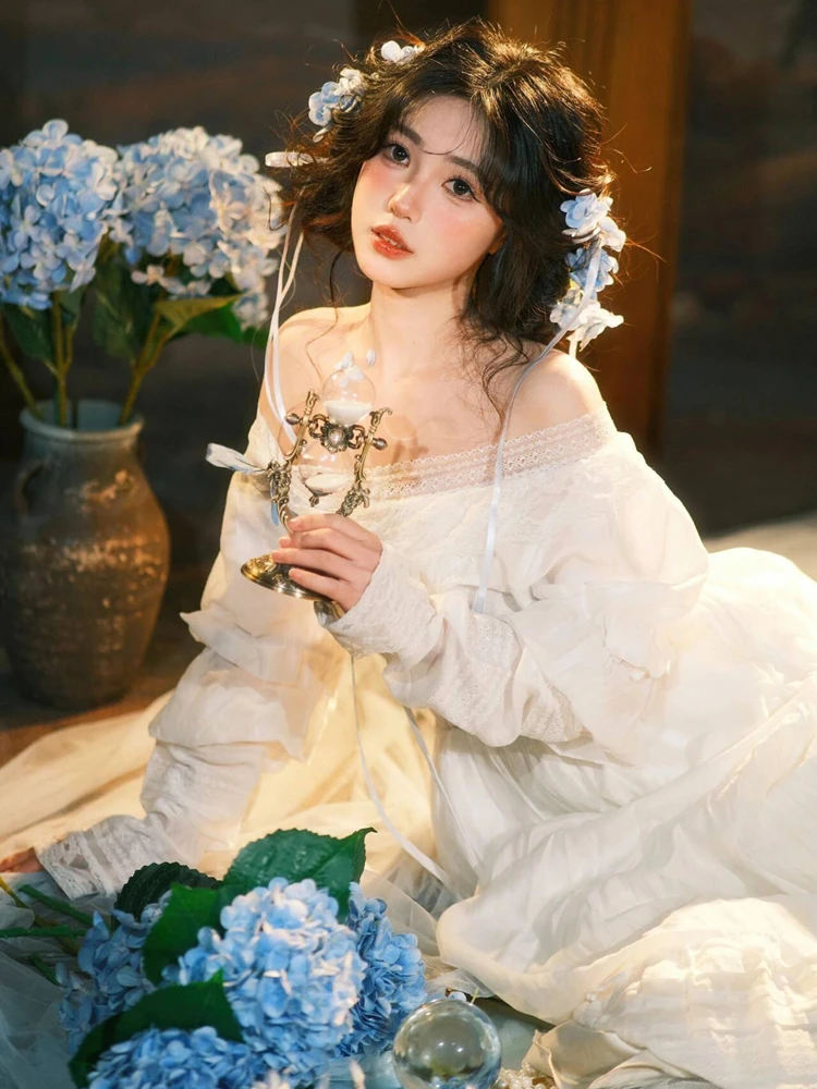 

Весенняя коллекция: Женская одежда в стиле ретро с цветочным принтом и эффектом масляной живописи для фотосессий в фотостудии. Новинка.