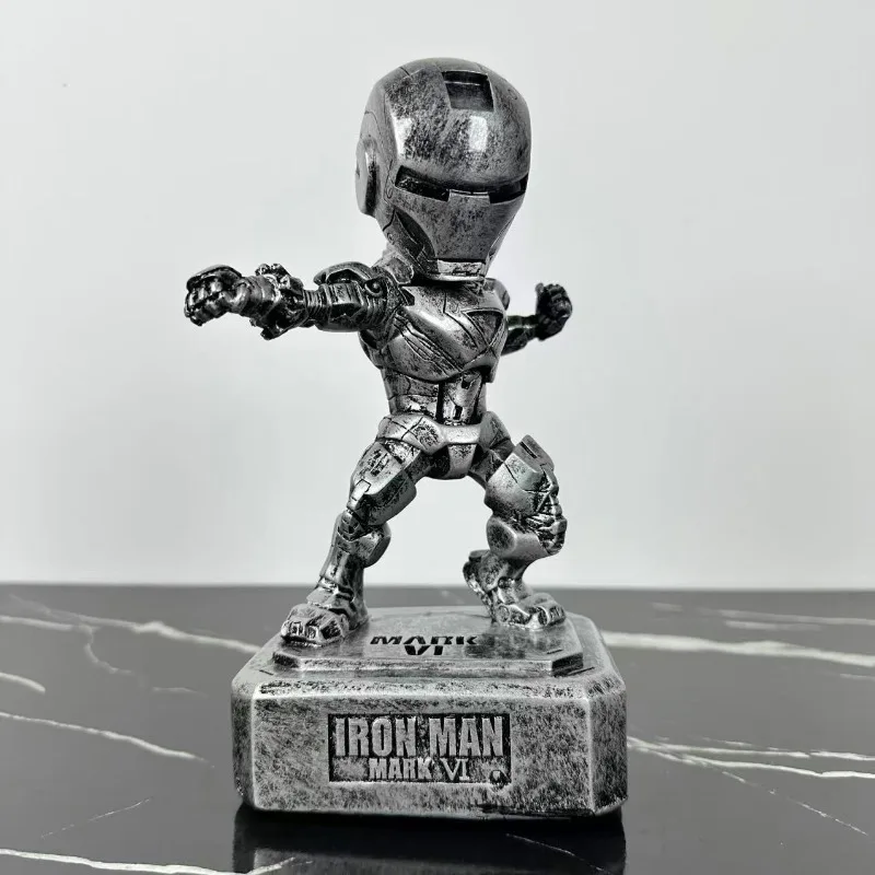 Marvel Iron Man Boy ใหม่การ์ตูนสร้างสรรค์อะนิเมะอุปกรณ์ต่อพ่วงคอลเลกชันรูปหอพักสํานักงานเดสก์ท็อปเครื่องประดับของขวัญ