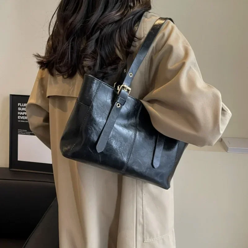 2024 New Korean Retro PU Leather Chain Shoulder Bags Women Fashion Black Large Capacity Tote Bag Female High-quality Handbags