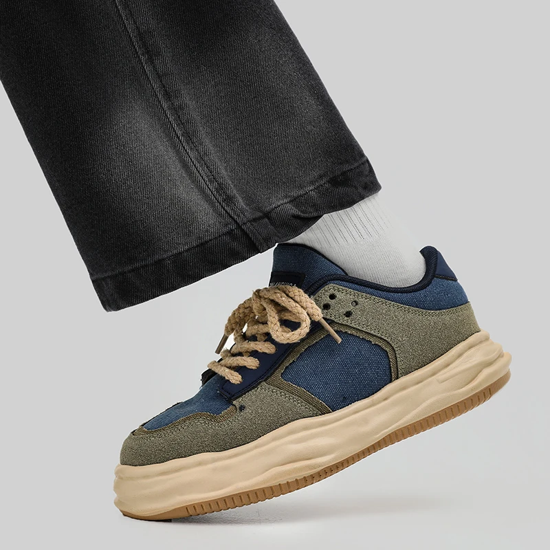 

Мужская повседневная обувь на толстой подошве. Молодежные модные брендовые дизайнерские стили. Уличная прогулка. Вечеринка для отдыха. Модная обувь для пар.