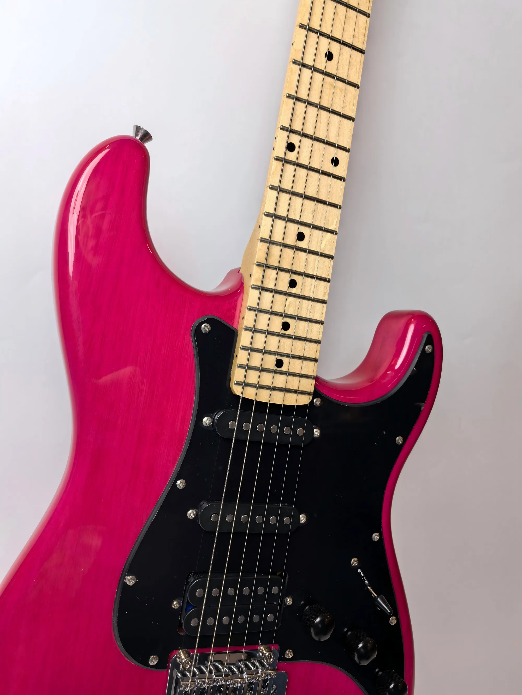 Customizable, in stock, rosy red electric guitar, round-headed nylon, full lighting on the head, Augustan instrument.