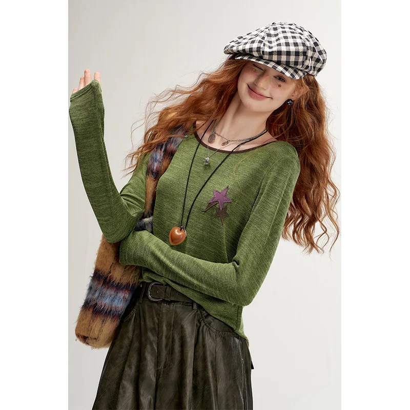 ELFSACK Women Y2K Long‑Sleeve T‑Shirt with Star Appliqué, Contrast Trim Casual Fall Slim Fit Green Tee